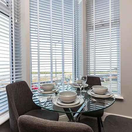 Stylish Seafront Apartment - Sleeps 6 - Gateway To The Lakes Morecambe Exterior photo