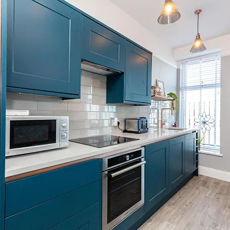 Stylish Seafront Apartment - Sleeps 6 - Gateway To The Lakes Morecambe Exterior photo