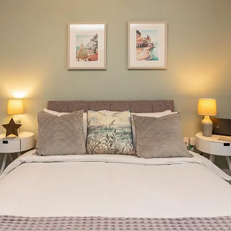 Stylish Seafront Apartment - Sleeps 6 - Gateway To The Lakes Morecambe Exterior photo