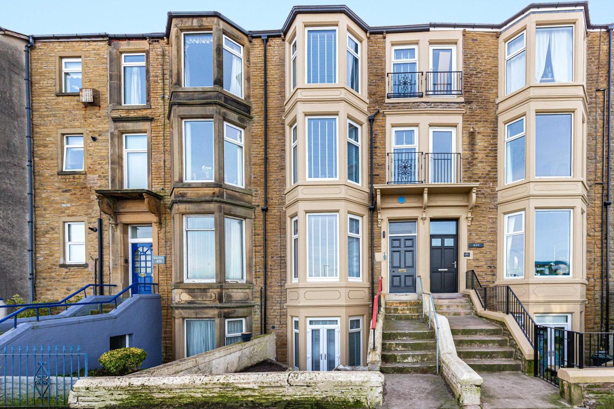Apartment Stylish Seafront - Sleeps 6 - Gateway To The Lakes *