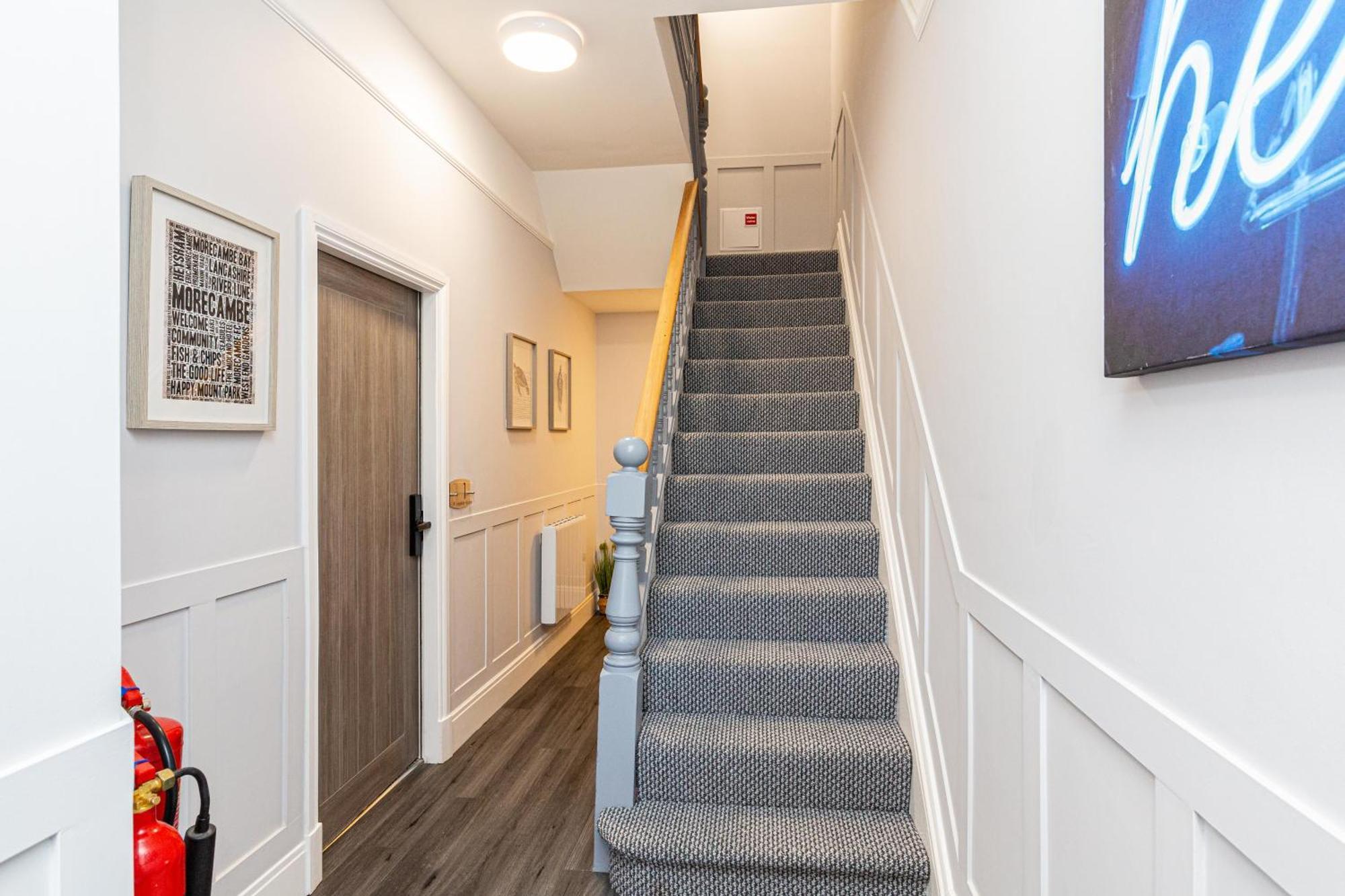 Stylish Seafront - Sleeps 6 - Gateway To The Lakes Apartment *