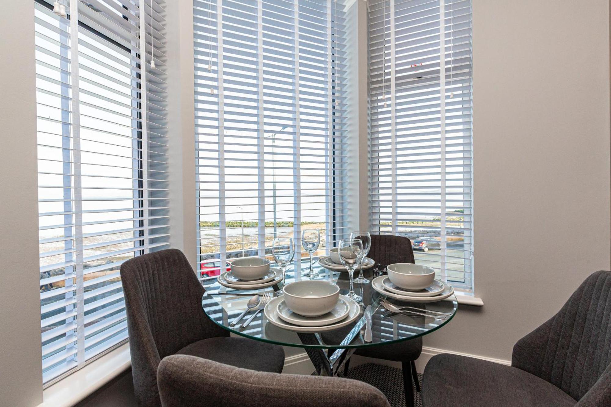 Apartment Stylish Seafront - Sleeps 6 - Gateway To The Lakes