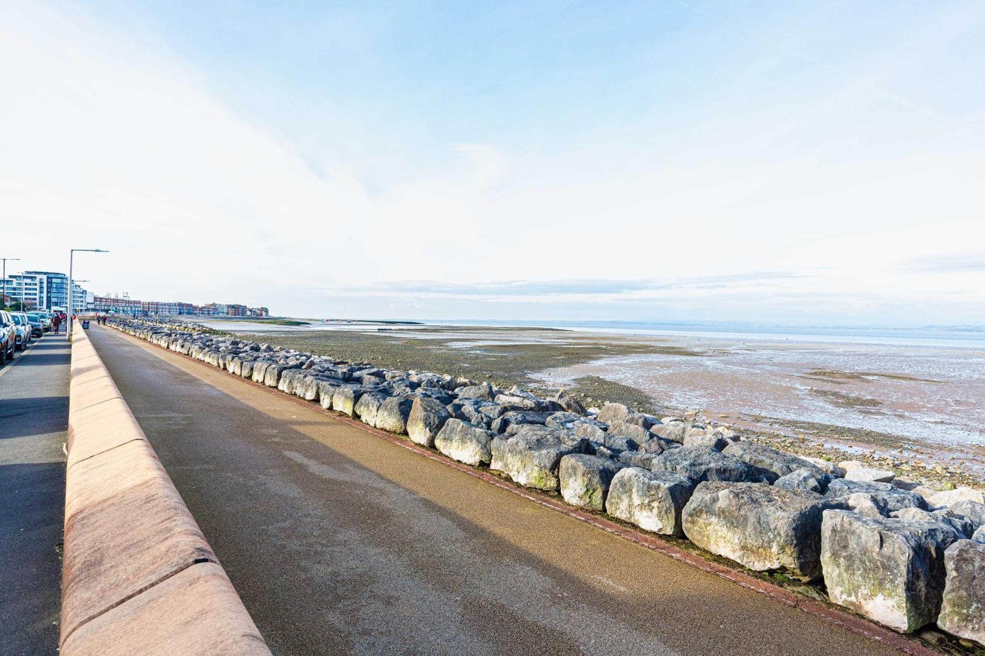 Stylish Seafront - Sleeps 6 - Gateway To The Lakes * Morecambe