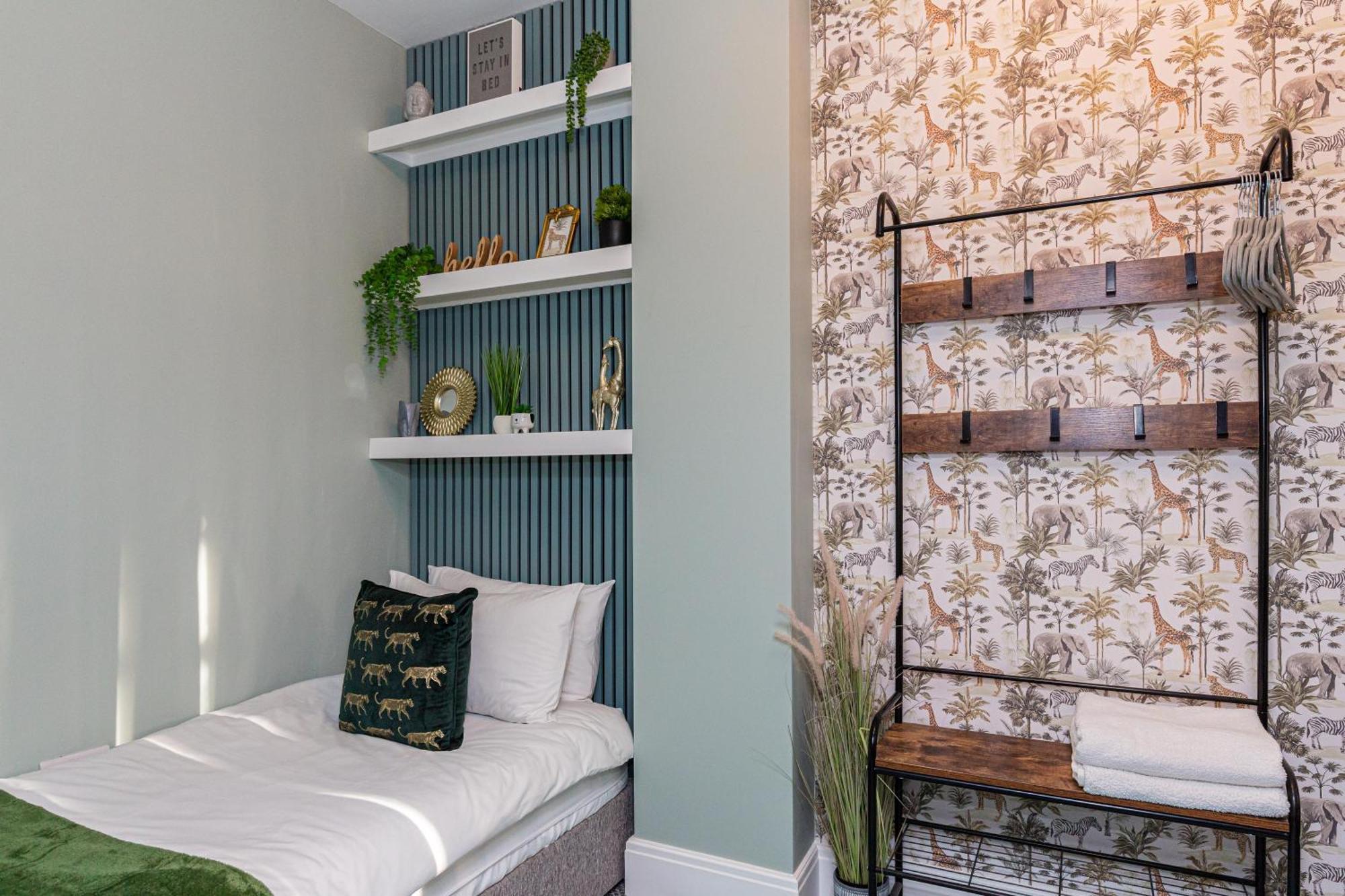 Stylish Seafront - Sleeps 6 - Gateway To The Lakes Apartment Morecambe