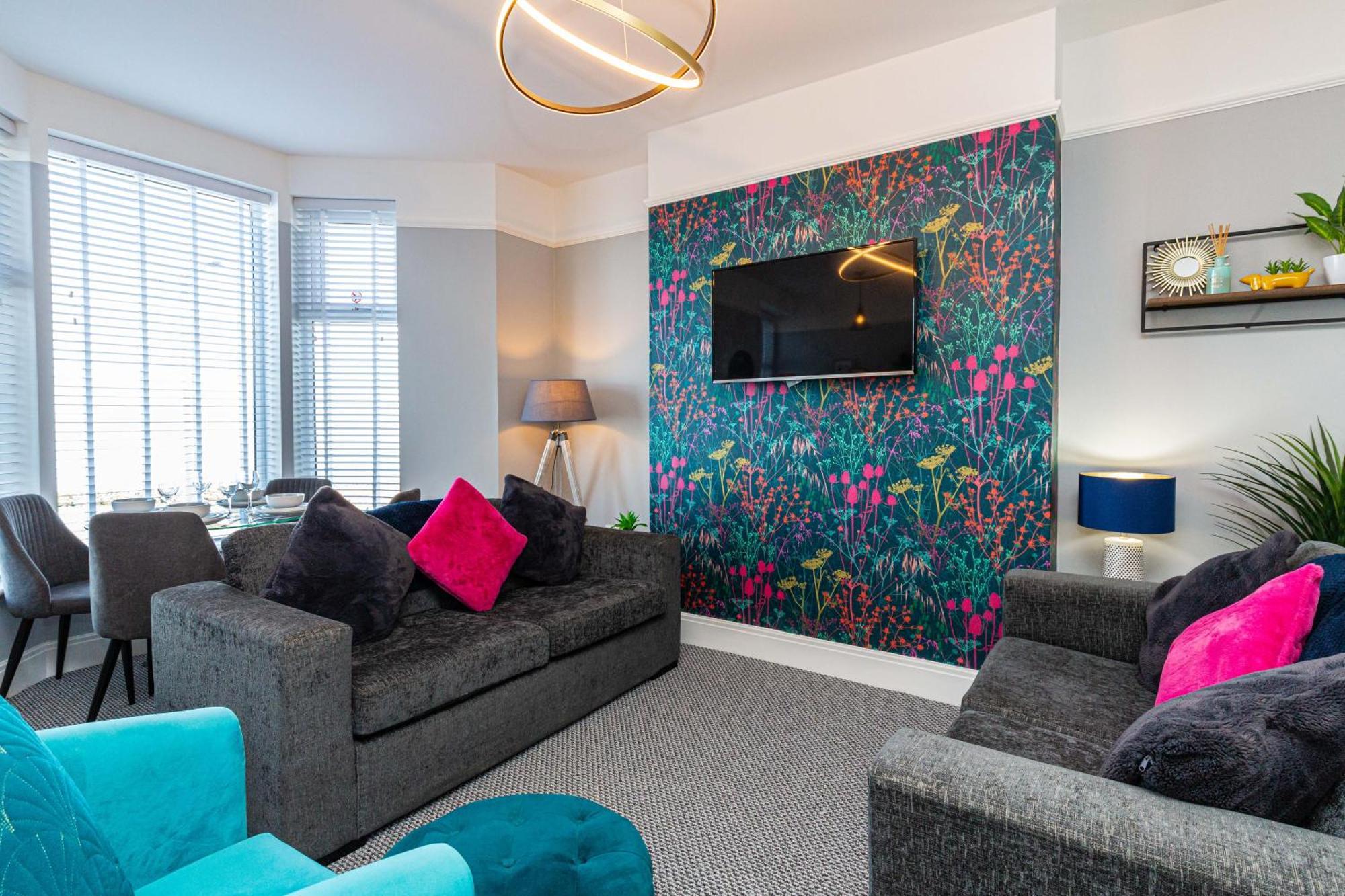 Stylish Seafront - Sleeps 6 - Gateway To The Lakes Apartment *