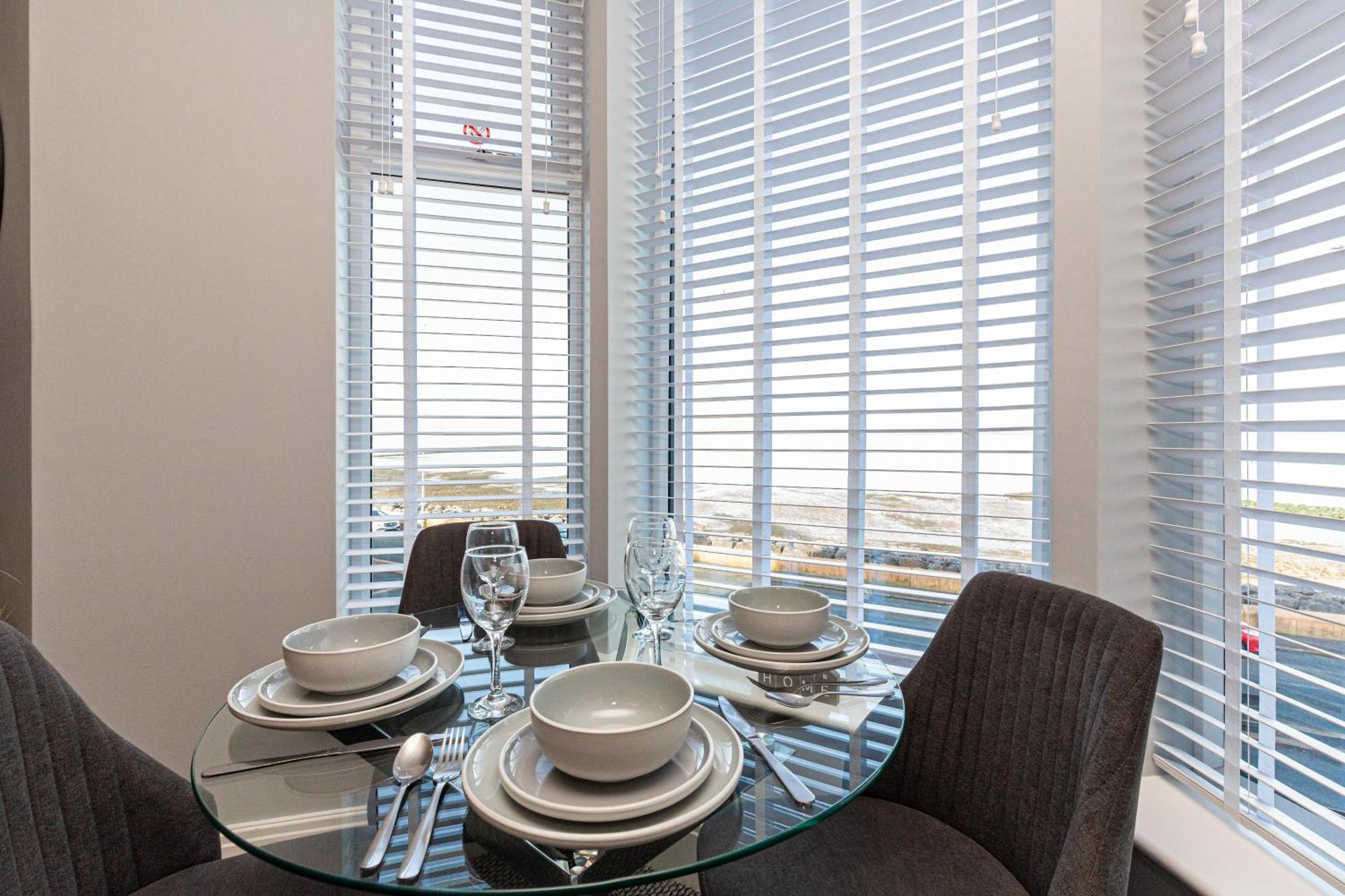 Stylish Seafront - Sleeps 6 - Gateway To The Lakes Apartment Morecambe