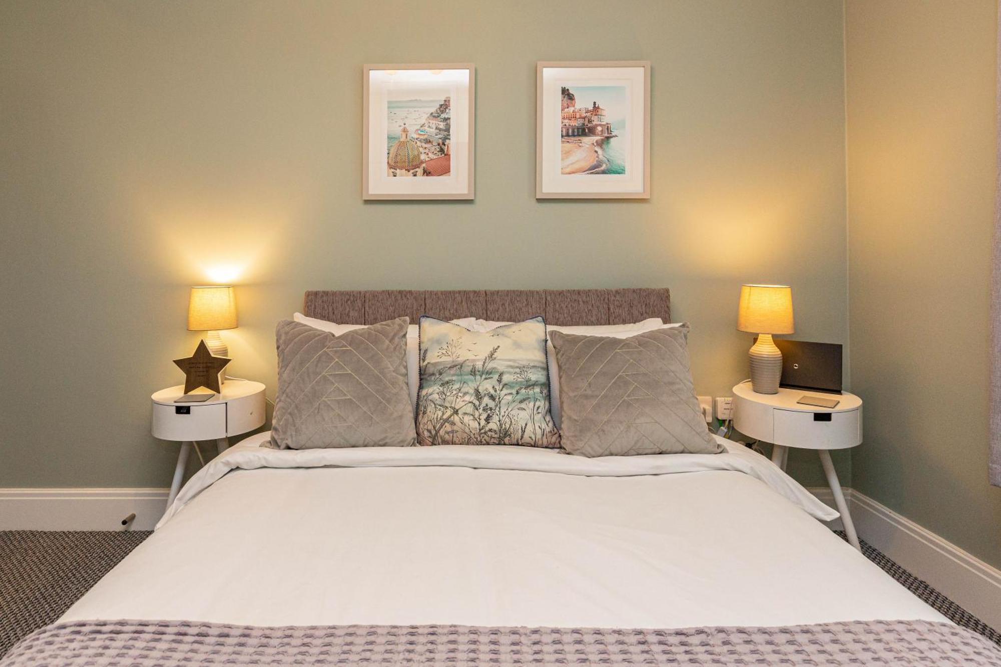 Stylish Seafront - Sleeps 6 - Gateway To The Lakes Apartment Morecambe